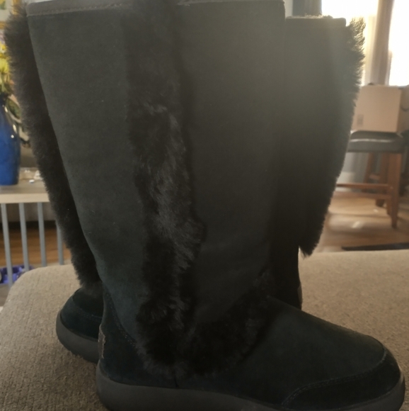 Uggs - Picture 6 of 7